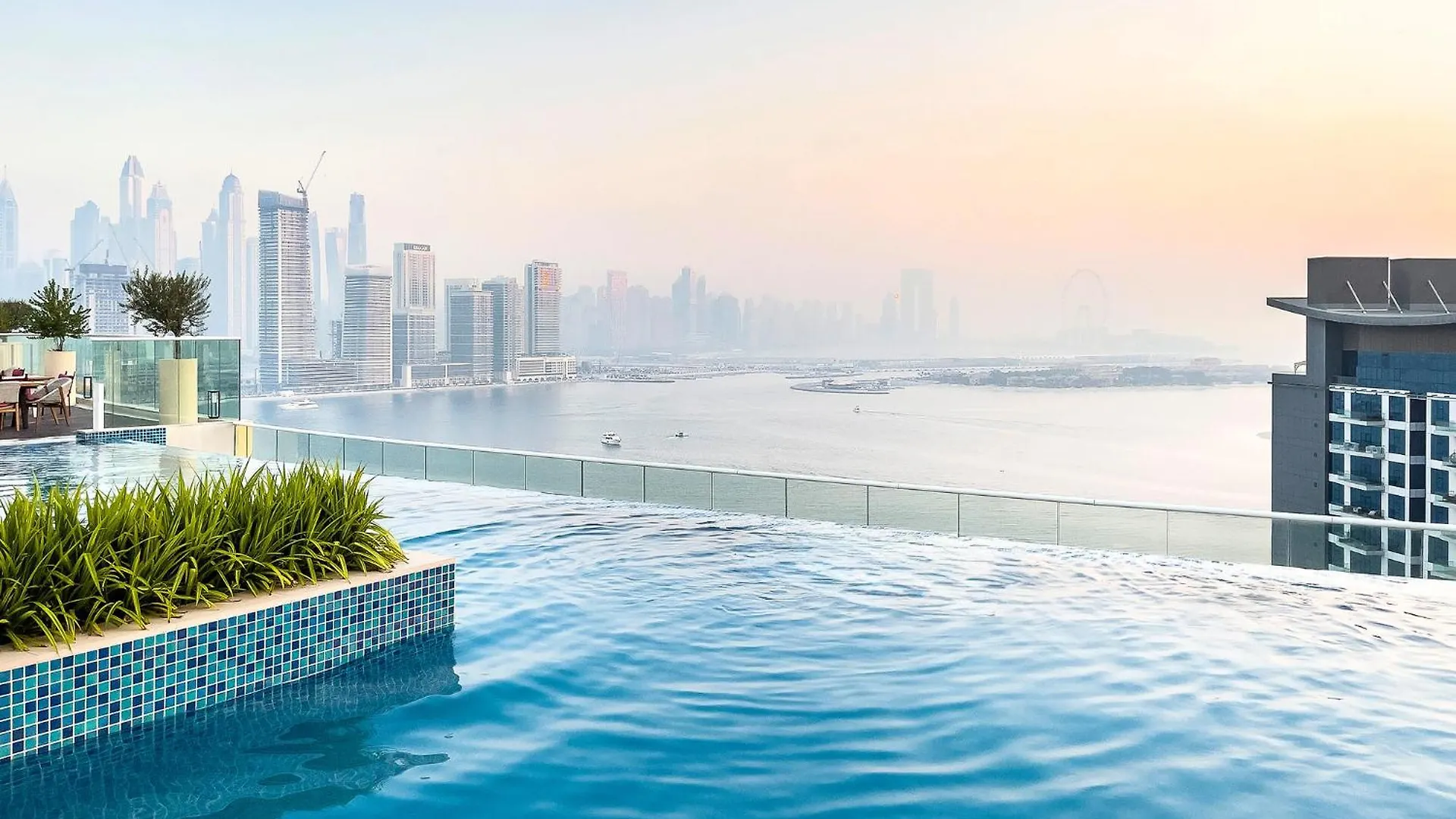 Popular Seven Palm Apartments Dubai Emirati Arabi Uniti